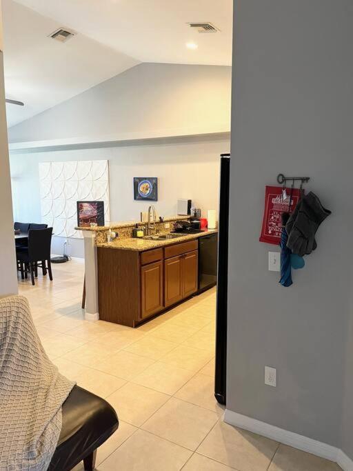 Debbie'S 3-Bedroom Apartment In A Duplex 珊瑚角 外观 照片
